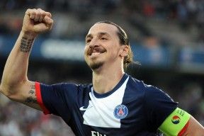 FIFA世界杯分組-震撼世界！德罗巴爆冷碾压DWG，比分悬殊引爆全场，电竞历史改写之夜